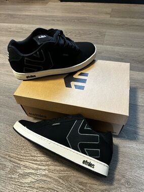 Etnies Men’s Black & White Low-Top Skate Sneakers